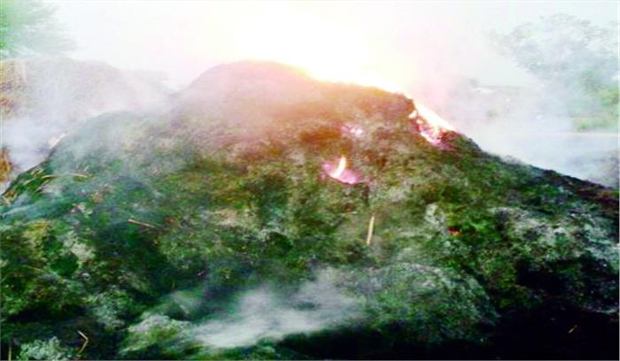 दो खरही में आग, जलकर खाक