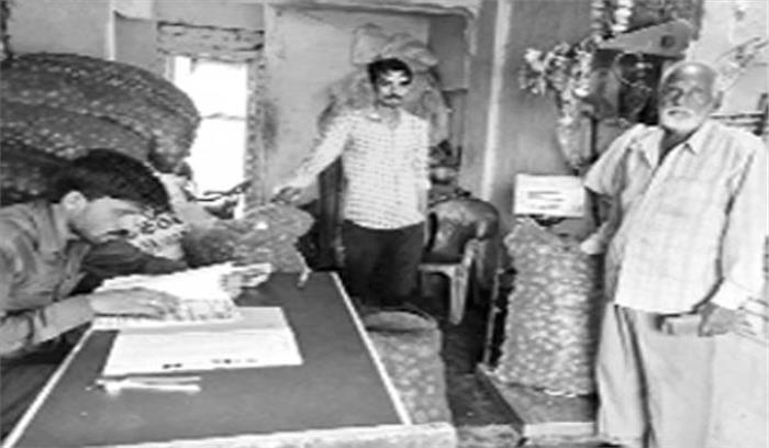 राशन दुकानों पर 2 रुपए किलो प्याज की बिक्री शुरु राशन दुकानों पर 2 रुपए किलो प्याज की बिक्री शुरु