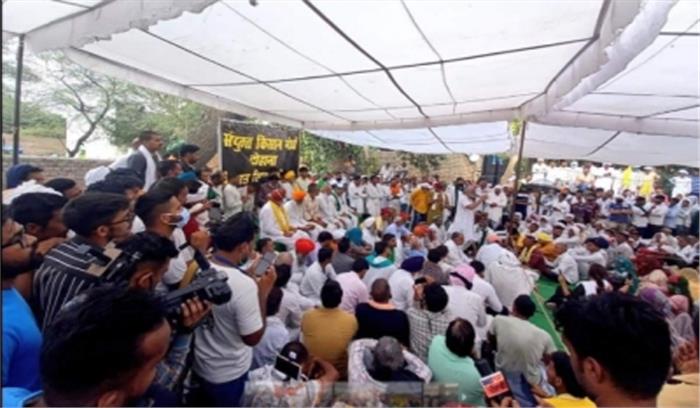 टोहाना में किसानों के विरोध के बीच गिरफ्तार किसान हुए रिहा टोहाना में किसानों के विरोध के बीच गिरफ्तार किसान हुए रिहा