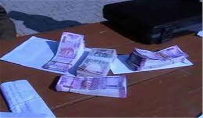 मध्यप्रदेश :भाजपा नेता के दुपहिया वाहन से डेढ़ लाख रुपए बरामद