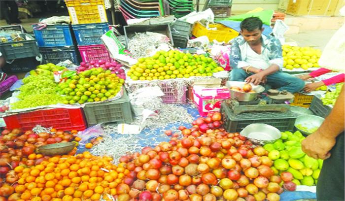 हाट-बाजारों में अभी भी शुल्क की वसूली धड़ल्ले से