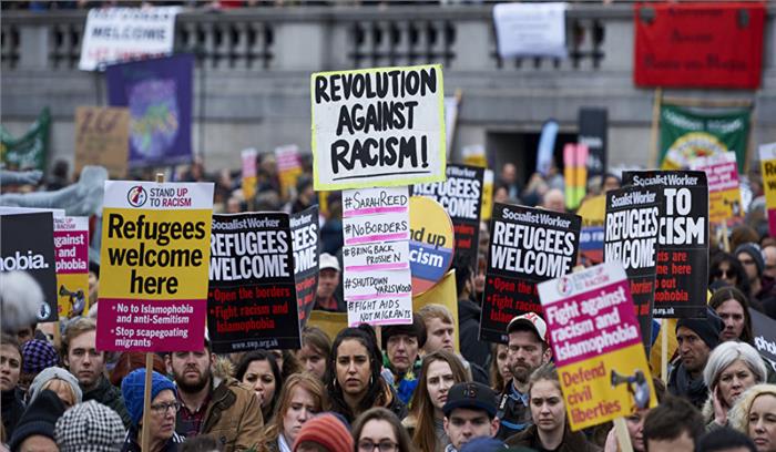 नागरिकों और शरणार्थियों ने नस्लवाद और फासीवाद के खिलाफ एथेंस की सड़कों पर निकली रैली