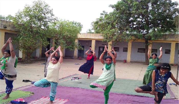 नियमित योग कक्षा का शुभारंभ