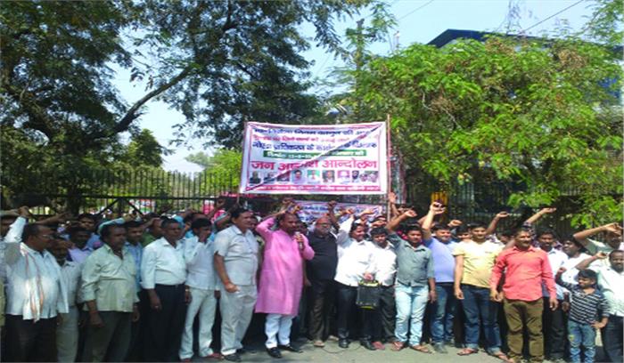 जीविका पर हो रहे हमले के खिलाफ रेहड़ी पटरी वालों ने किया प्रदर्शन