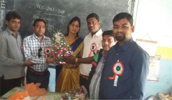 जिलाधीश से सम्मानित हुई टिकेश्वरी जिलाधीश से सम्मानित हुई टिकेश्वरी