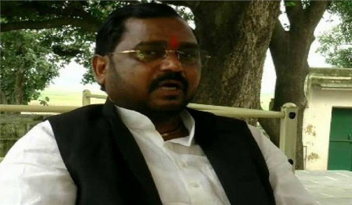 भाजपा सांसद छोटेलाल ने की PM मोदी से सीएम योगी की शिकायत