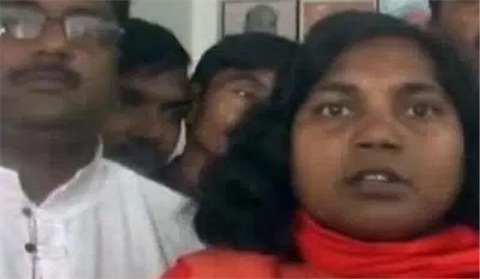 आरक्षण खत्म करने का दुस्साहस किया तो बहेंगी खून की नदियां : सावित्री बाई