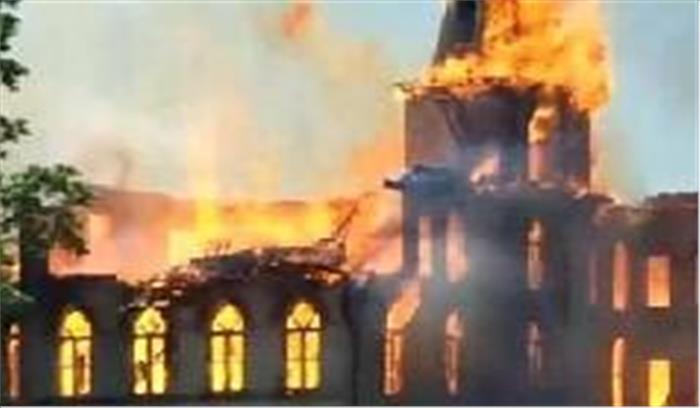 पुणे में जलते मकान से 25 लोगों को बचाया गया