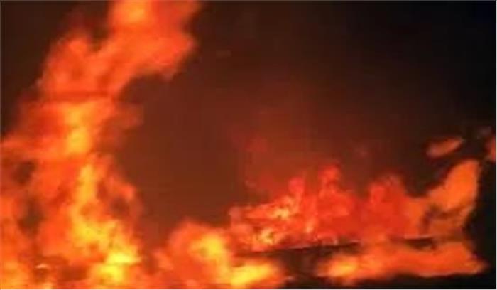 कबाड़ गोदाम में आग लगने से मचा हड़कंप 