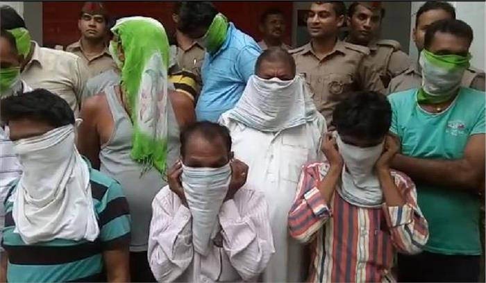 आवासीय सेक्टर में भाजपा नेता के संरक्षण में चल रही थी मुजरा पार्टी