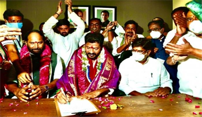 रेवंत रेड्डी ने तेलंगाना कांग्रेस के नए प्रमुख के रूप में कार्यभार संभाला