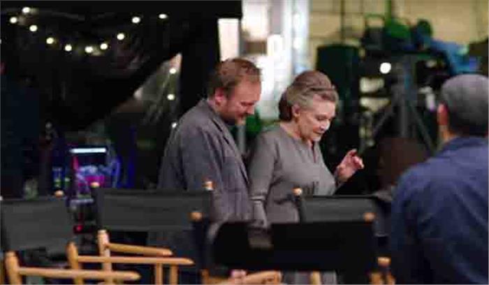 मैं भाग्यशाली हूं कि मुझे कैरी फिशर के साथ काम करने का मौका मिला: रियान जॉनसन