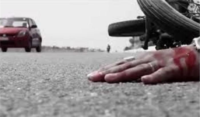 सवारी गाड़ी की टक्कर से बाइक सवार की मृत्यु