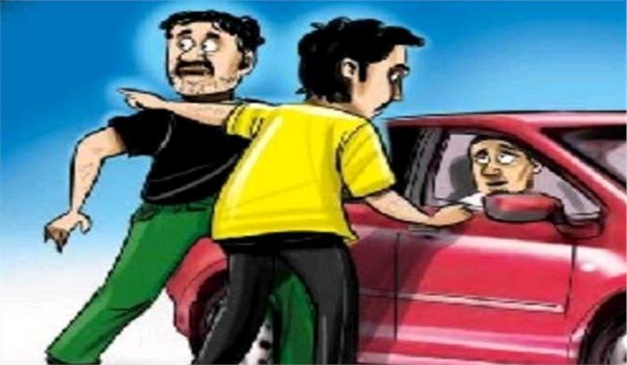 सवारी बनकर कैब चालक से लूटी कार 
