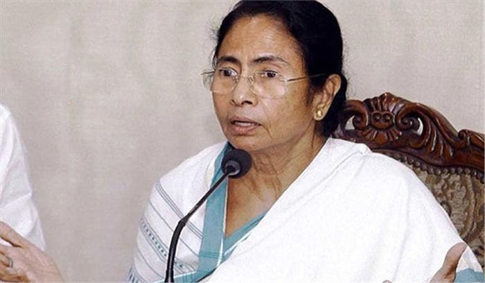 दंगों में मारे गए लोगों के रक्त से सने हैं मोदी : ममता