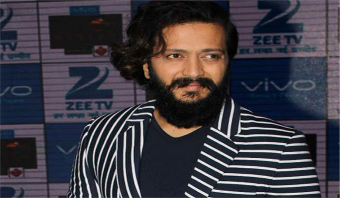 अनुपम सर से ऑनस्क्रीन और ऑफस्क्रीन बहुत कुछ सीखा: रितेश देशमुख