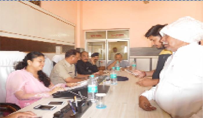 समाधान दिवस से गायब रहे अफसर