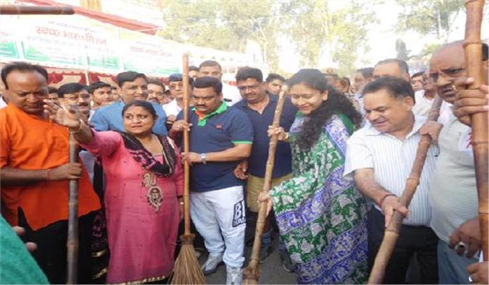 अपने दायित्वों का निर्वहन कर राष्ट्रपिता को सच्ची श्रद्धांजलि दें: जिलाधिकारी