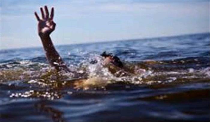 नदी में डूबने दो की मौत