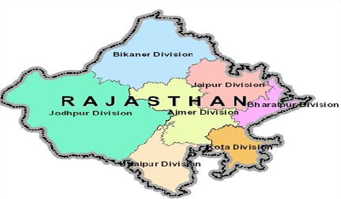 नदी में नाव पलटने से चार लापता, खोज जारी