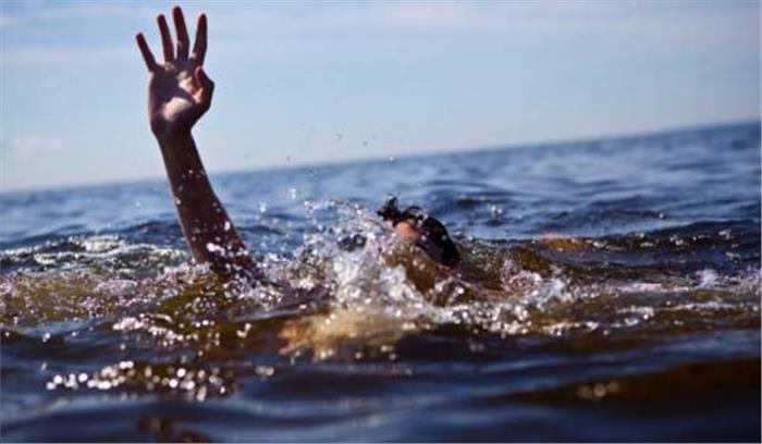 नदी में डूबने से महाराष्ट्र के कर्मचारी की मृत्यु नदी में डूबने से महाराष्ट्र के कर्मचारी की मृत्यु