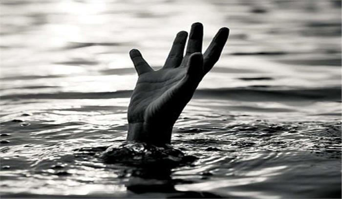 डूबने से बाल-बाल बचे एक ही परिवार के 4 सदस्य