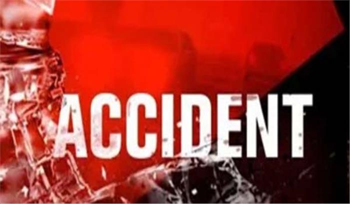 रोड हादसे में तीन की मौत