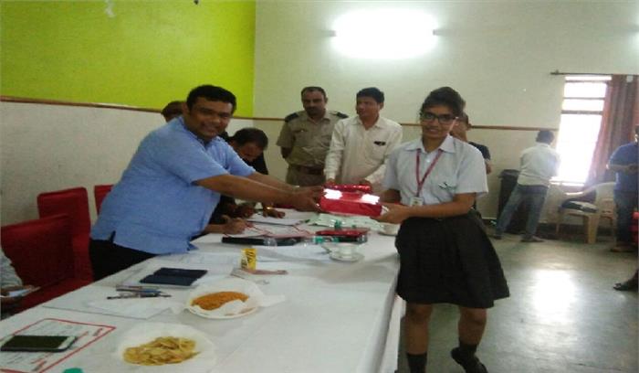 सड़क सुरक्षा जागरूकता परीक्षा में बच्चों ने लिया भाग