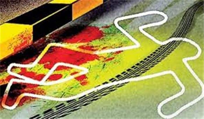 बिहार :सड़क दुर्घटना में युवक की मौत , दो घायल