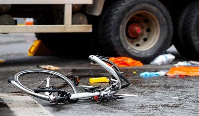 सड़क दुर्घटना में साइकिल सवार किशोर की मौत सड़क दुर्घटना में साइकिल सवार किशोर की मौत