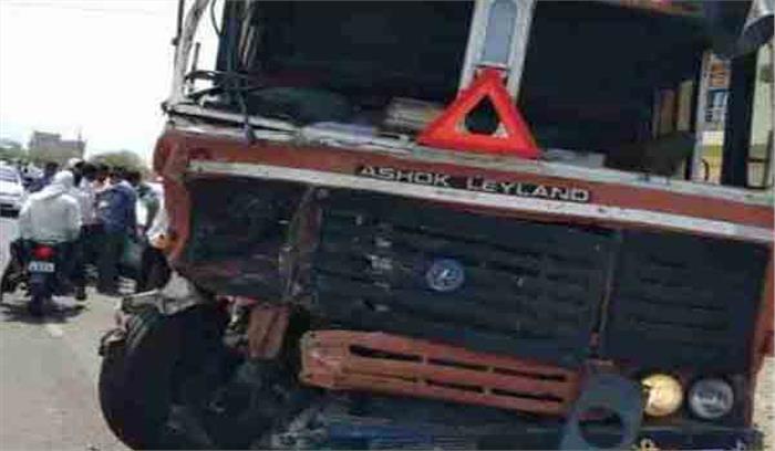 महाराष्ट्र में ट्रक और जीप की टक्कर में 11 लोगों की मौत