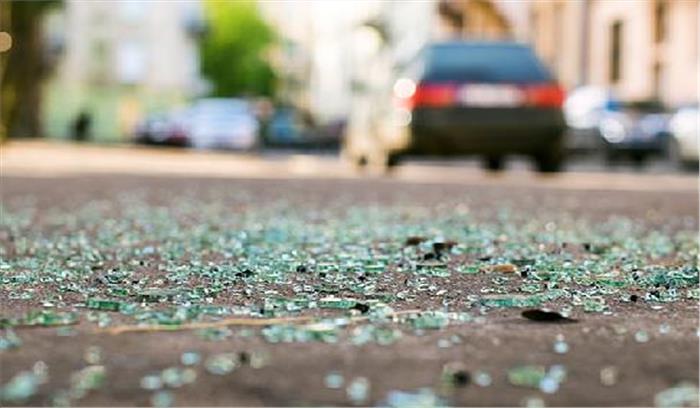 ओव्हरब्रिज में कीचड़ व गढ्ढों ने बढ़ाई मुसीबत