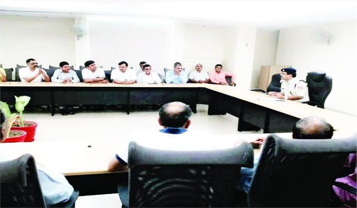 बदमाशों की गिरफ्तारी न होने पर सीओ से मिले पत्रकार