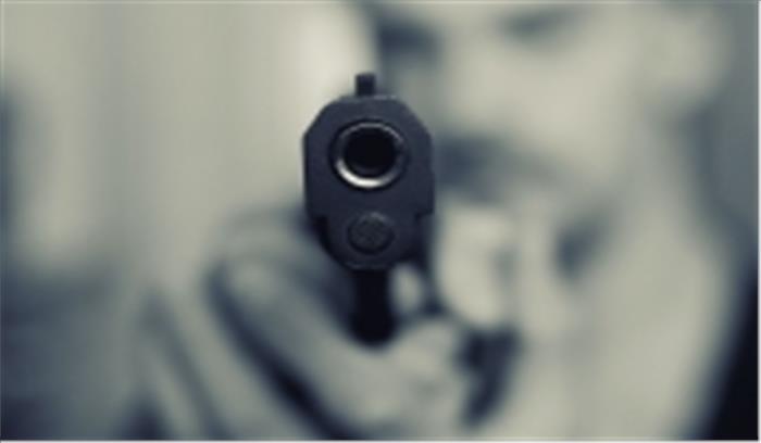 33 साल पहले मां की हत्या की, अब बेटे को गोली से उड़ा दिया