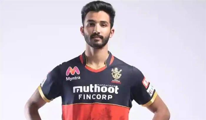 रॉयल चैलेंजर बेंगलोर के बल्लेबाज देवदत्त पडीकल कोरोना पॉजिटिव