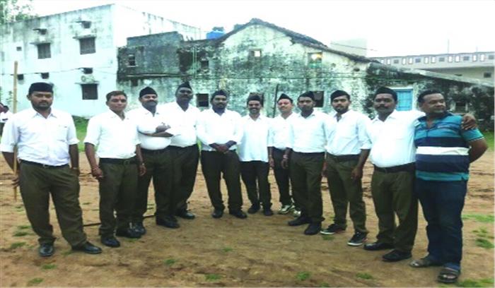 आरएसएस ने किया पथ संचलन के दौरान शौर्य प्रदर्शन