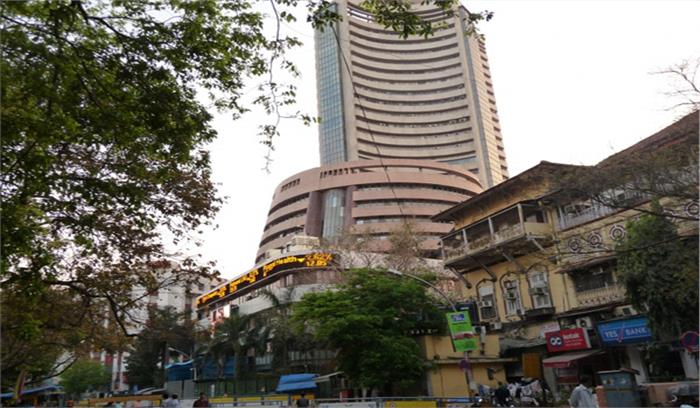 डॉलर के मुकाबले रुपये में रिकॉर्ड गिरावट दर्ज