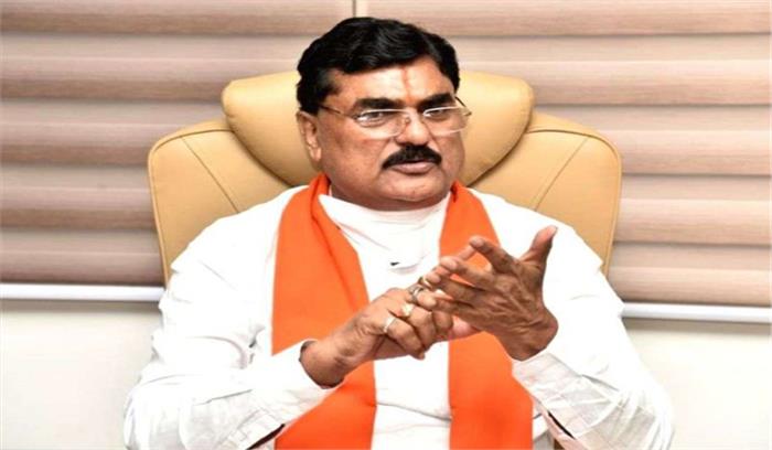 ग्रामीणों और किसानों के साथ है सरकार : पटेल