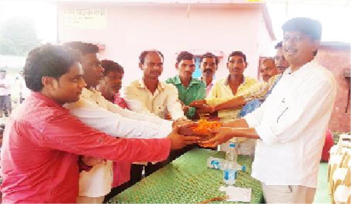 ग्रामीणों ने किया विधायक का सम्मान