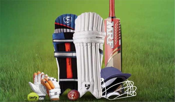 ब्लॉक समिति सदस्यों को बांटी गईं क्रिकेट सामान की किट