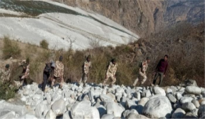 एसडीआरएफ की टीम ने उत्तराखंड में ऋषिगंगा नदी का सर्वेक्षण किया