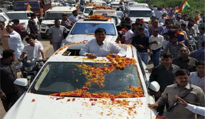 सपा के गढ में रोड शो कर शिवपाल ने दिखाई ताकत