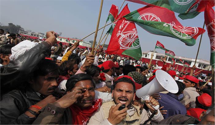 सपा कार्यकर्ताओं ने पार्टी की एकता के लिए उठाई आवाज़