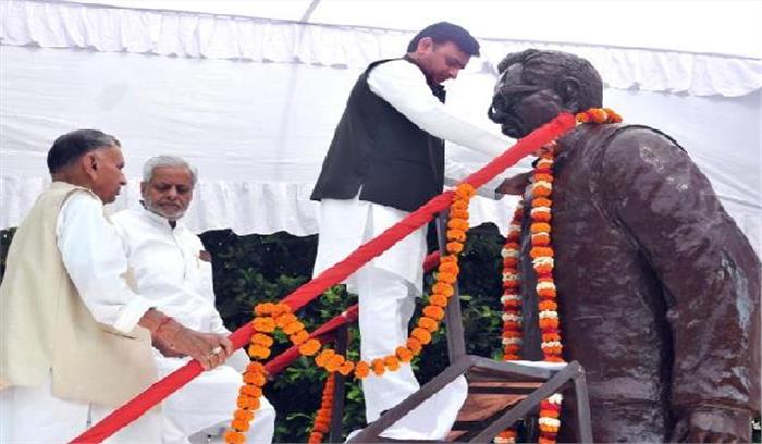 मुलायम और अखिलेश ने एक साथ दी डॉ. राम मनोहर लोहिया को श्रद्धांजलि