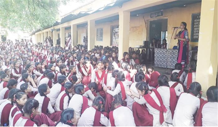 शसकीय कन्या शाला में जागरूकता कार्यक्रम शसकीय कन्या शाला में जागरूकता कार्यक्रम
