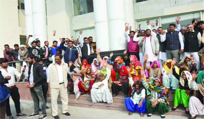 एसएसपी दफ्तर पर परिजनों ने काटा हंगामा