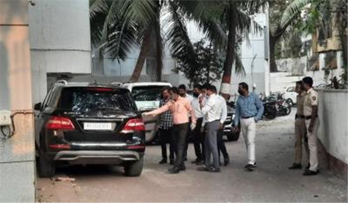 एसयूवी जांच : एनआईए ने वाजे से जुड़े मर्सिडीज, टोयोटा प्राडो को जब्त किया