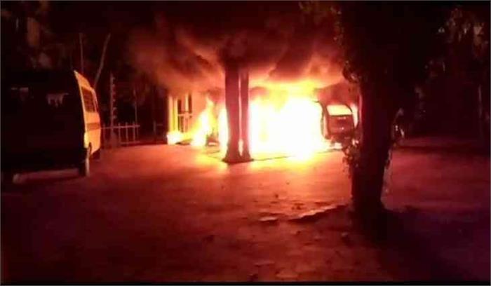 स्वामी संदीप नंदा कन्या आश्रम में अज्ञात हमलावरों ने की आगजनी