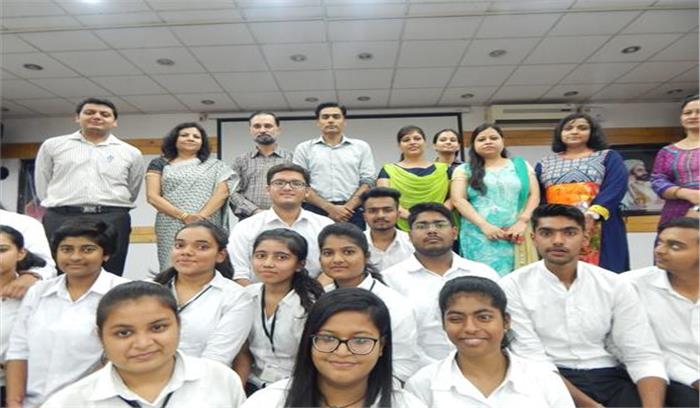 मीडिया और कानून जनता का कवच बने : अंसारी