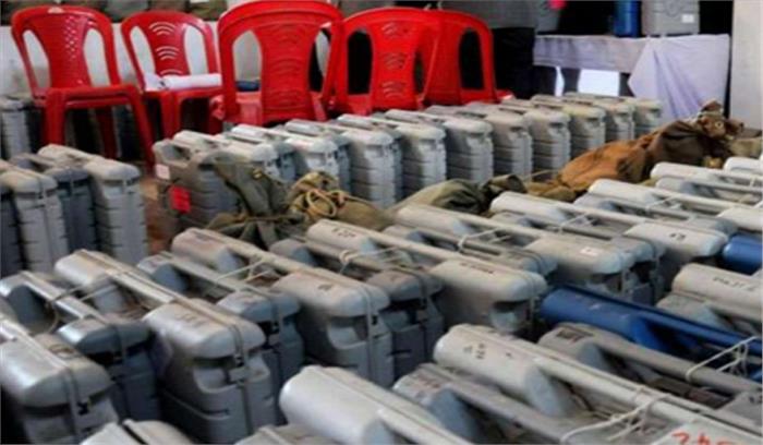 मतगणना स्थल पर पहुंचे गुजरात के टेक्नीशियन कांग्रेस ने रोका